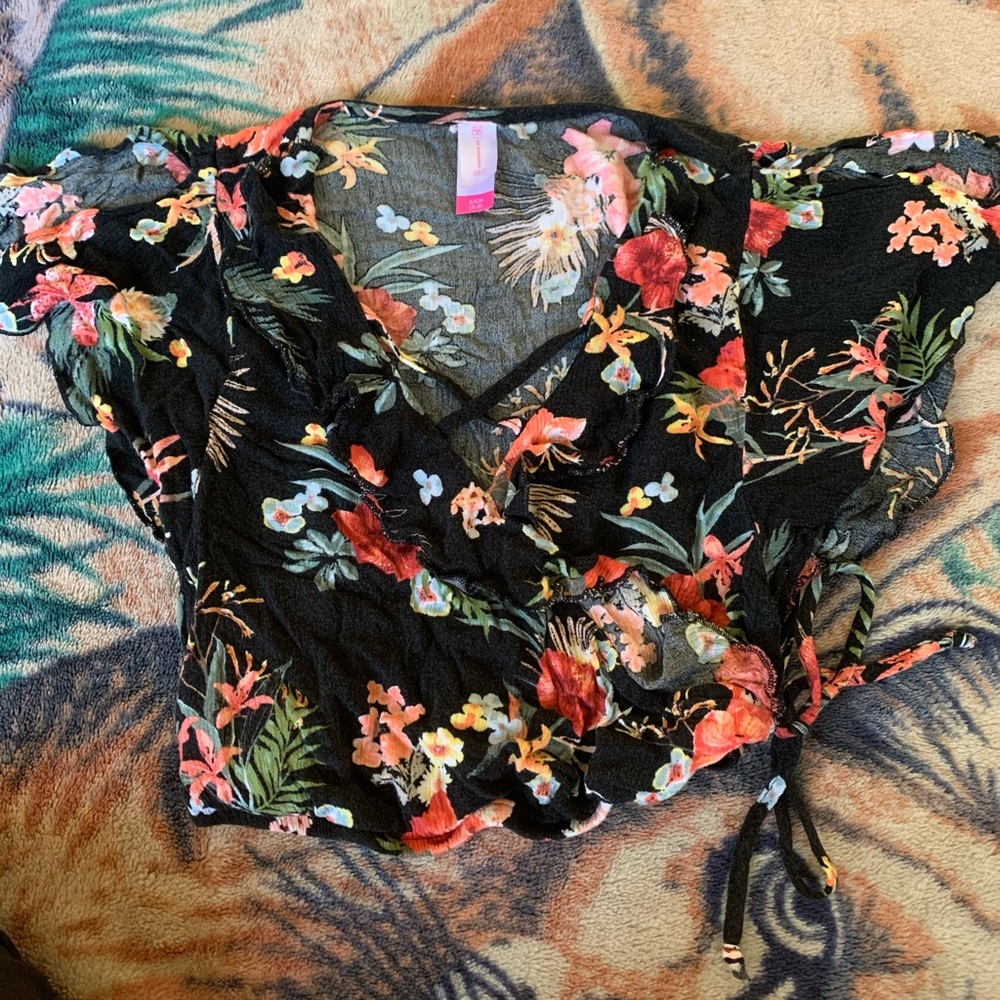 Black floral print crop top